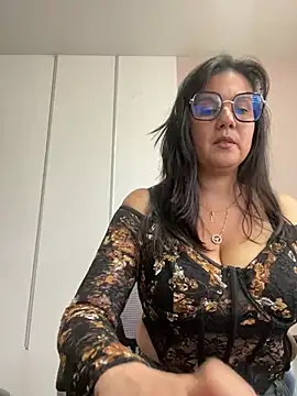 Snapshot of SWEETLILY18 chatting on February 2025 02:27:01 PM SWEETLILY18 online show from February 2025 02:27:01 PM