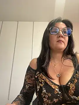 Snapshot of SWEETLILY18 chatting on February 2025 05:39:02 PM SWEETLILY18 online show from February 2025 05:39:02 PM
