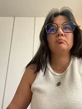Snapshot of SWEETLILY18 chatting on February 2025 02:38:02 PM SWEETLILY18 online show from February 2025 02:38:02 PM