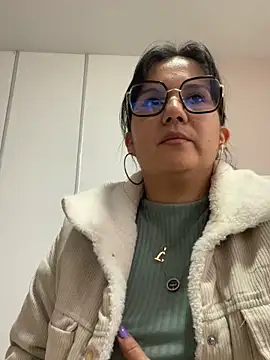 Snapshot of SWEETLILY18 chatting on March 2025 03:03:02 PM SWEETLILY18 online show from March 2025 03:03:02 PM