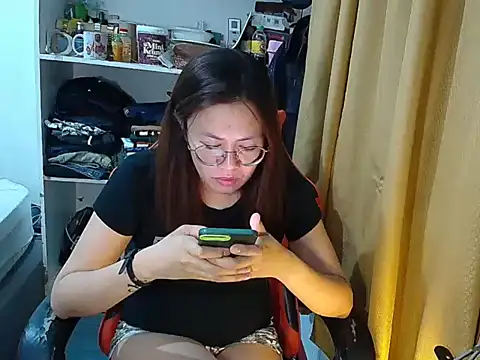 crizzybel online show from April 2026 04:23:01 PM