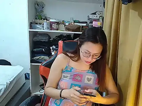crizzybel online show from May 2026 06:48:02 PM