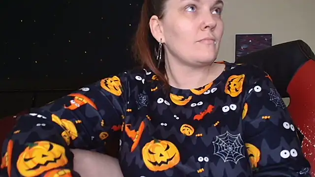 Snapshot of ToxicLilly chatting on October 2025 07:42:02 AM ToxicLilly online show from October 2025 07:42:02 AM