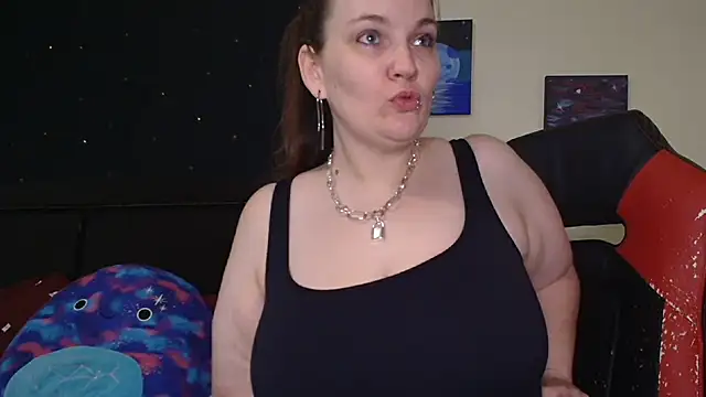 Snapshot of ToxicLilly chatting on October 2025 07:05:02 AM ToxicLilly online show from October 2025 07:05:02 AM