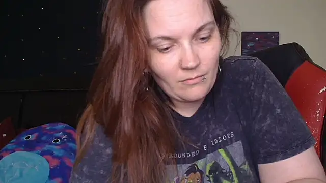 Snapshot of ToxicLilly chatting on October 2025 07:32:01 AM ToxicLilly online show from October 2025 07:32:01 AM