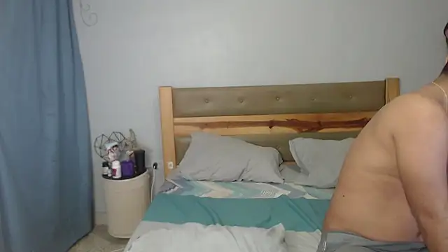 Snapshot of couplesex_ve chatting on November 2025 12:27:02 PM couplesex ve online show from November 2025 12:27:02 PM