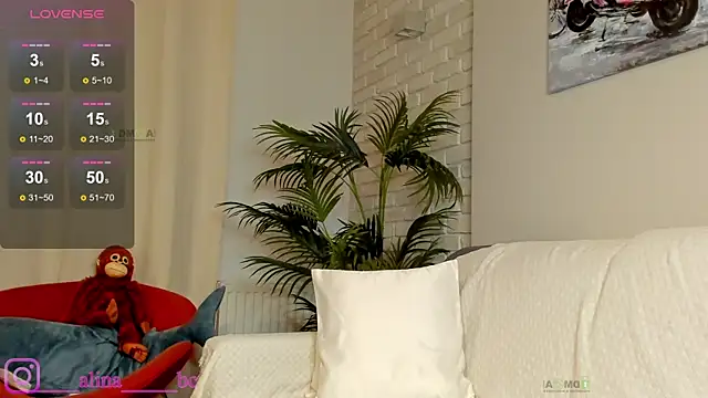 Snapshot of Miss--boo chatting on March 2025 06:33:02 PM Miss--boo online show from March 2025 06:33:02 PM