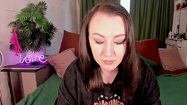 Mira Xo  online show from November 2025 11:00:01 AM