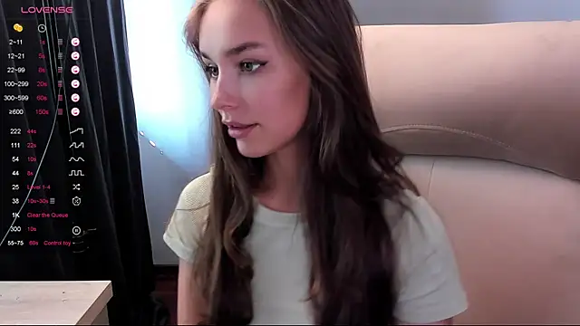 Snapshot of AliceOrlova chatting on September 2025 09:11:01 AM AliceOrlova online show from September 2025 09:11:01 AM