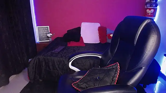 Snapshot of lulubigtitts1 chatting on December 2024 04:23:02 AM lulubigtitts1 online show from December 2024 04:23:02 AM