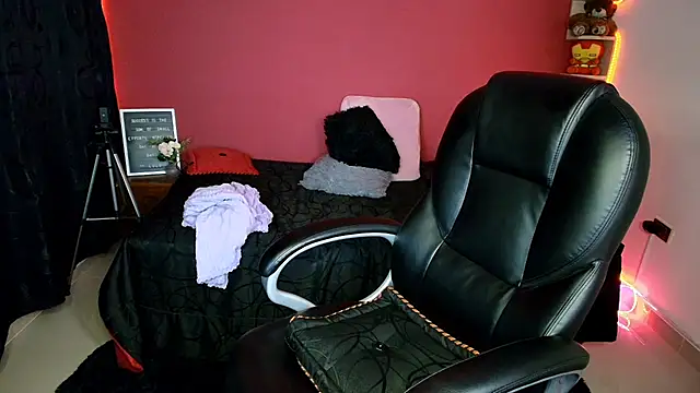 Snapshot of lulubigtitts1 chatting on February 2025 04:52:01 AM lulubigtitts1 online show from February 2025 04:52:01 AM