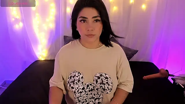 lucy26  online show from September 2025 01:52:01 AM