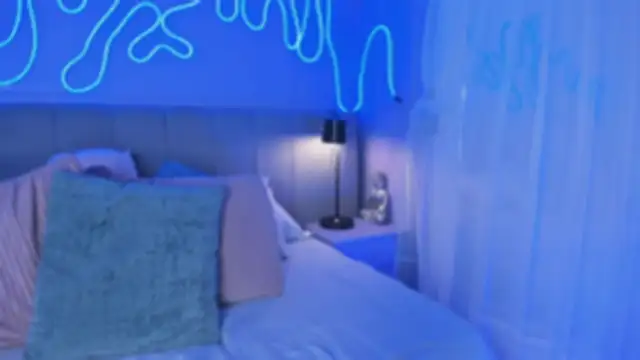 Snapshot of Sofly_s chatting on November 2025 12:04:01 PM Sofly s online show from November 2025 12:04:01 PM