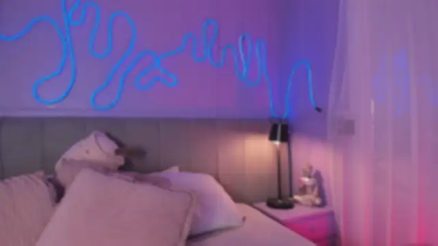 Snapshot of Sofly_s chatting on December 2025 12:09:01 PM Sofly s online show from December 2025 12:09:01 PM