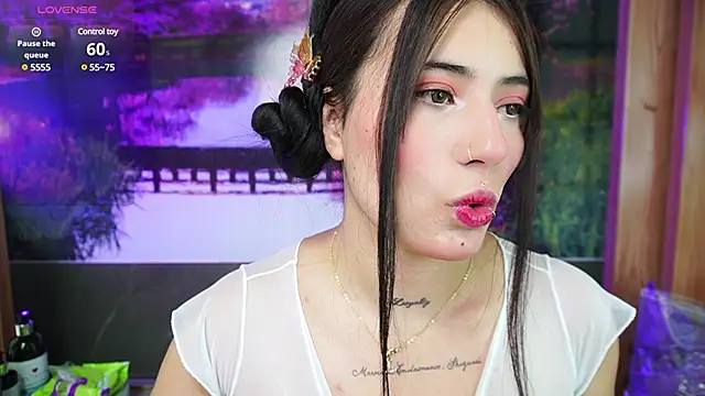Snapshot of miss_sharlotte18 chatting on January 2025 01:23:02 PM miss sharlotte18 online show from January 2025 01:23:02 PM