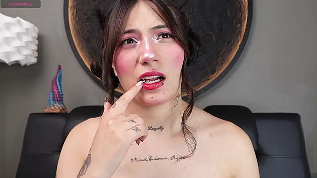 miss sharlotte18 online show from April 2026 06:14:02 PM
