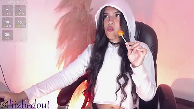 Snapshot of liz_bedoutxx chatting on November 2025 11:21:02 PM liz bedoutxx online show from November 2025 11:21:02 PM