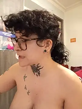 Snapshot of callmelouve chatting on January 2026 04:31:02 PM callmelouve online show from January 2026 04:31:02 PM