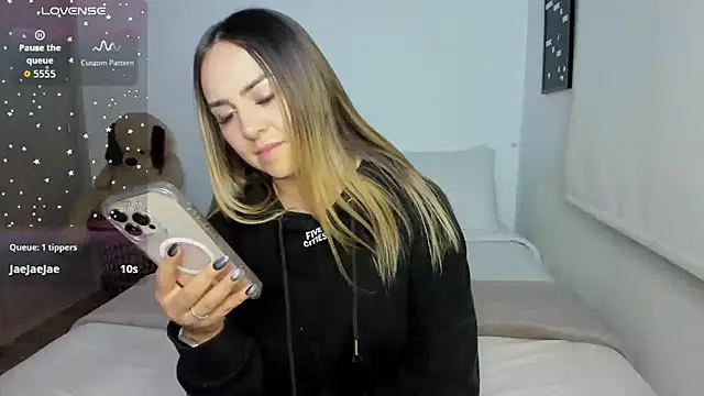 sophi mooreno online show from April 2026 02:27:02 AM