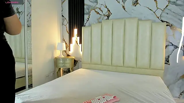 mollieblue69 online show from September 2025 01:01:01 PM