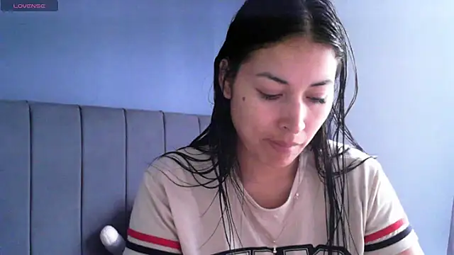 Sweet-Angie online show from May 2026 04:04:02 PM