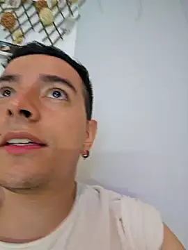 Snapshot of Jhoan_saenz chatting on February 2025 02:42:02 AM Jhoan saenz online show from February 2025 02:42:02 AM