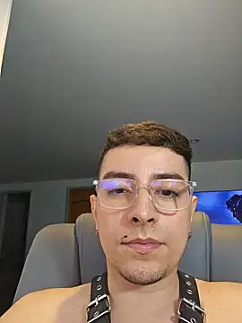 Snapshot of Jhoan_saenz chatting on September 2025 03:43:01 AM Jhoan saenz online show from September 2025 03:43:01 AM