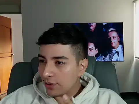 Snapshot of Jhoan_saenz chatting on October 2025 06:28:02 PM Jhoan saenz online show from October 2025 06:28:02 PM