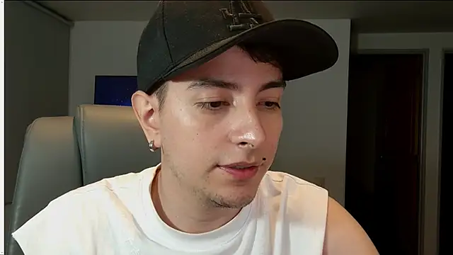 Snapshot of Jhoan_saenz chatting on October 2025 05:37:01 AM Jhoan saenz online show from October 2025 05:37:01 AM