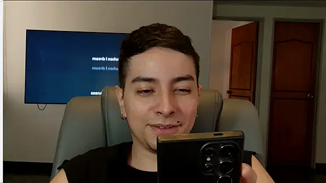 Snapshot of Jhoan_saenz chatting on October 2025 04:27:02 PM Jhoan saenz online show from October 2025 04:27:02 PM