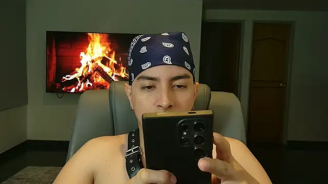 Snapshot of Jhoan_saenz chatting on October 2025 12:55:02 AM Jhoan saenz online show from October 2025 12:55:02 AM