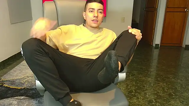 Snapshot of Jhoan_saenz chatting on October 2025 05:04:02 AM Jhoan saenz online show from October 2025 05:04:02 AM