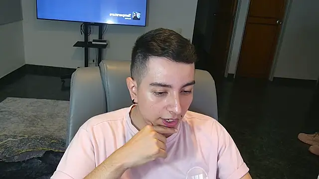 Snapshot of Jhoan_saenz chatting on November 2025 02:45:02 AM Jhoan saenz online show from November 2025 02:45:02 AM