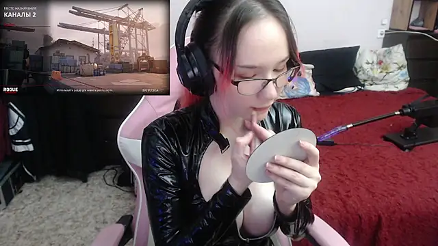 Snapshot of Maya_Viola chatting on February 2025 03:41:02 PM Maya Viola online show from February 2025 03:41:02 PM