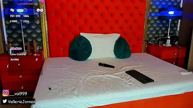Snapshot of VallerieJones chatting on November 2025 12:43:02 AM VallerieJones online show from November 2025 12:43:02 AM