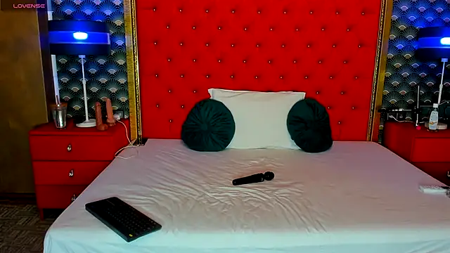 Snapshot of VallerieJones chatting on November 2025 12:21:01 AM VallerieJones online show from November 2025 12:21:01 AM