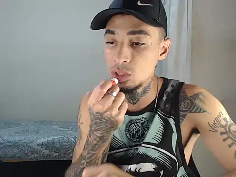 Snapshot of emiliano_hottt chatting on December 2024 07:53:02 PM emiliano hottt online show from December 2024 07:53:02 PM