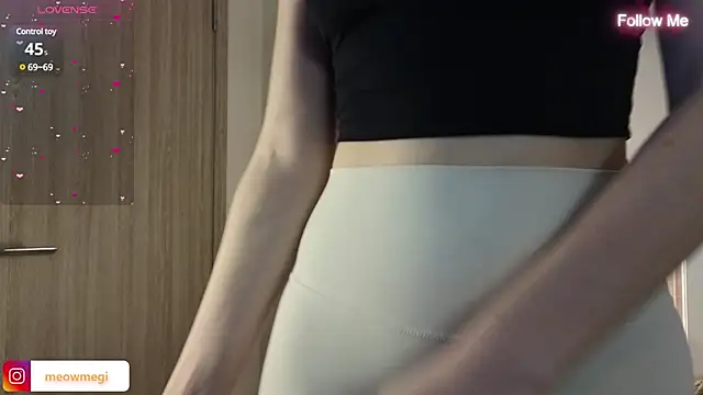 Snapshot of LisaSweetie chatting on December 2024 09:33:02 PM LisaSweetie online show from December 2024 09:33:02 PM