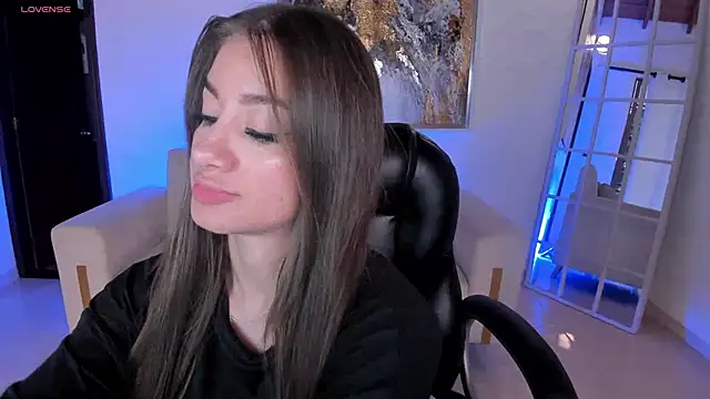 Snapshot of MaryLewis_ chatting on February 2025 11:52:01 AM MaryLewis online show from February 2025 11:52:01 AM