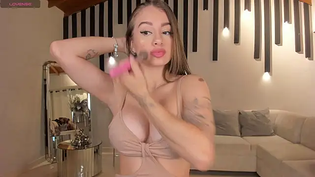 Snapshot of MaryLewis_ chatting on March 2025 11:51:01 AM MaryLewis online show from March 2025 11:51:01 AM