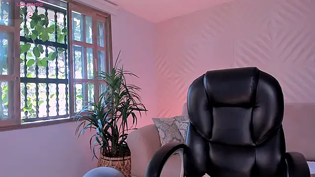 KateSunder online show from February 2025 07:28:01 PM