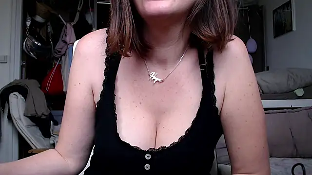FunnyAly online show from May 2026 01:18:01 PM