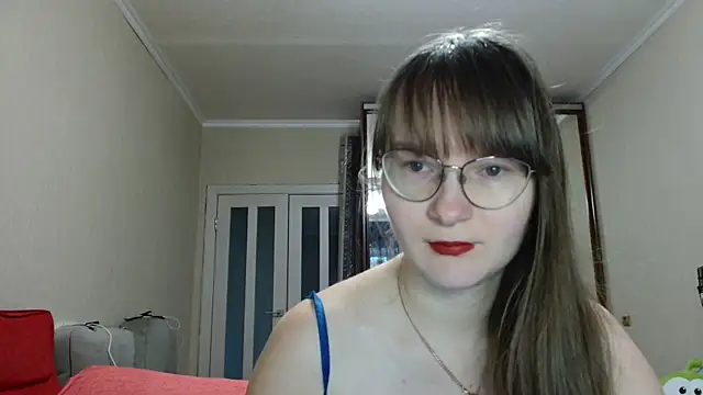 Snapshot of KiraGoldens chatting on November 2025 06:45:02 AM KiraGoldens online show from November 2025 06:45:02 AM