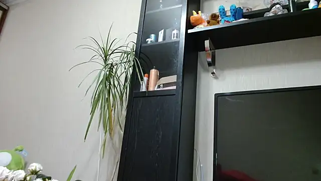 Snapshot of KiraGoldens chatting on December 2025 06:18:01 AM KiraGoldens online show from December 2025 06:18:01 AM