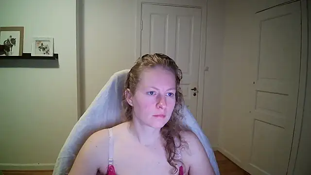 Snapshot of Girlnina-1995 chatting on October 2025 06:03:02 AM Girlnina-1995 online show from October 2025 06:03:02 AM