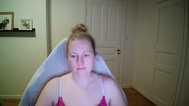 Snapshot of Girlnina-1995 chatting on October 2025 10:45:02 PM Girlnina-1995 online show from October 2025 10:45:02 PM