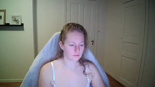 Snapshot of Girlnina-1995 chatting on October 2025 09:33:01 AM Girlnina-1995 online show from October 2025 09:33:01 AM