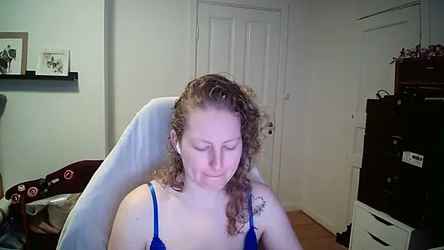 Snapshot of Girlnina-1995 chatting on February 2026 09:46:02 AM Girlnina-1995 online show from February 2026 09:46:02 AM