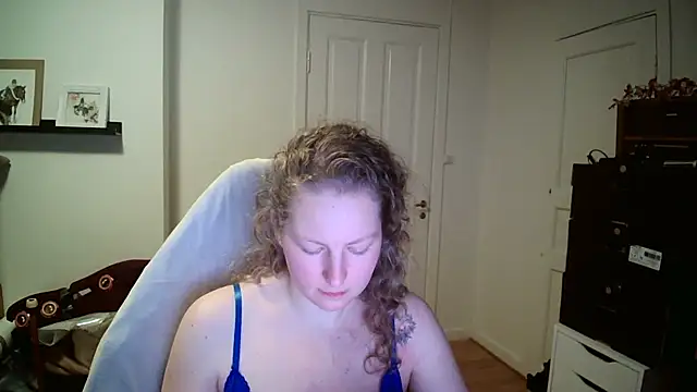 Snapshot of Girlnina-1995 chatting on February 2026 09:52:01 PM Girlnina-1995 online show from February 2026 09:52:01 PM