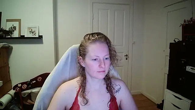 Snapshot of Girlnina-1995 chatting on February 2026 07:27:01 AM Girlnina-1995 online show from February 2026 07:27:01 AM